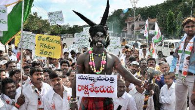 Praja Rajyam activists protesting against the Pulivendula incident in Hyderabad on Wednesday.